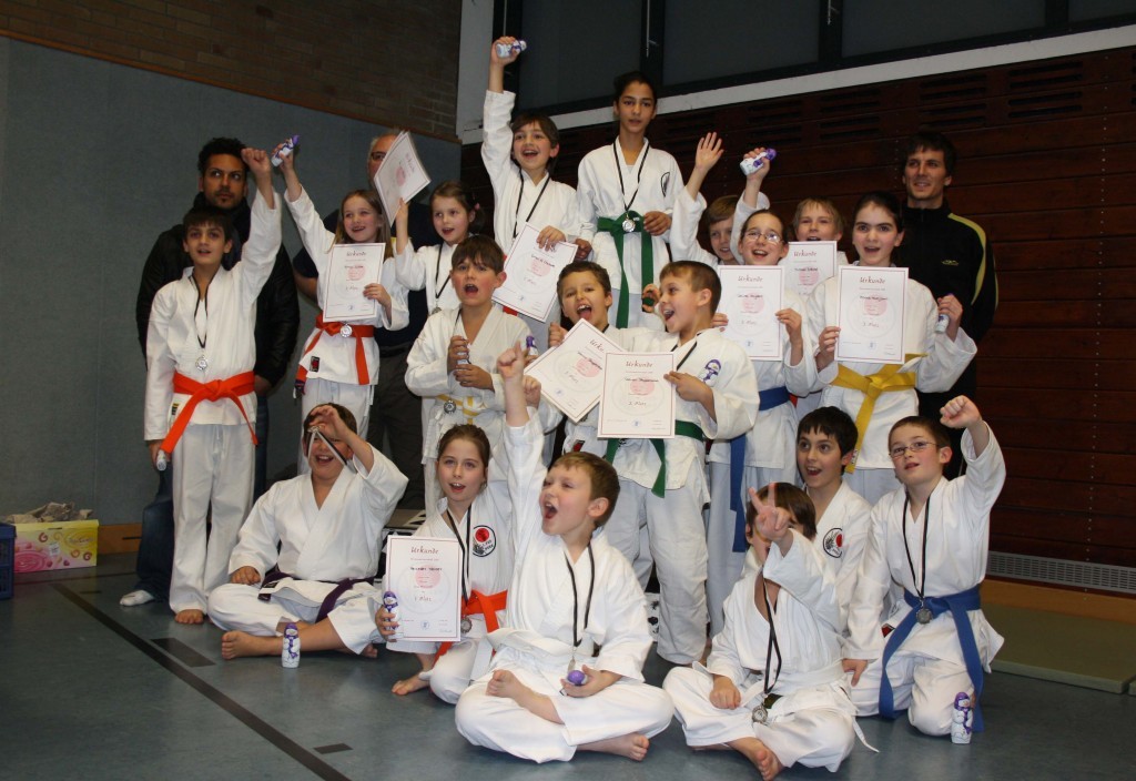 Vereinsmeisterschaft 2011 Alle Starter mit ihren Trainern nach der Vereinsmeisterschaft 2011. Bild: Johanna Leistikow